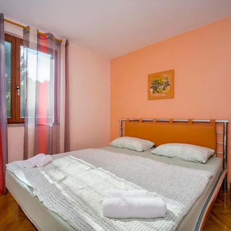 Apartment Rossella 3-1 *